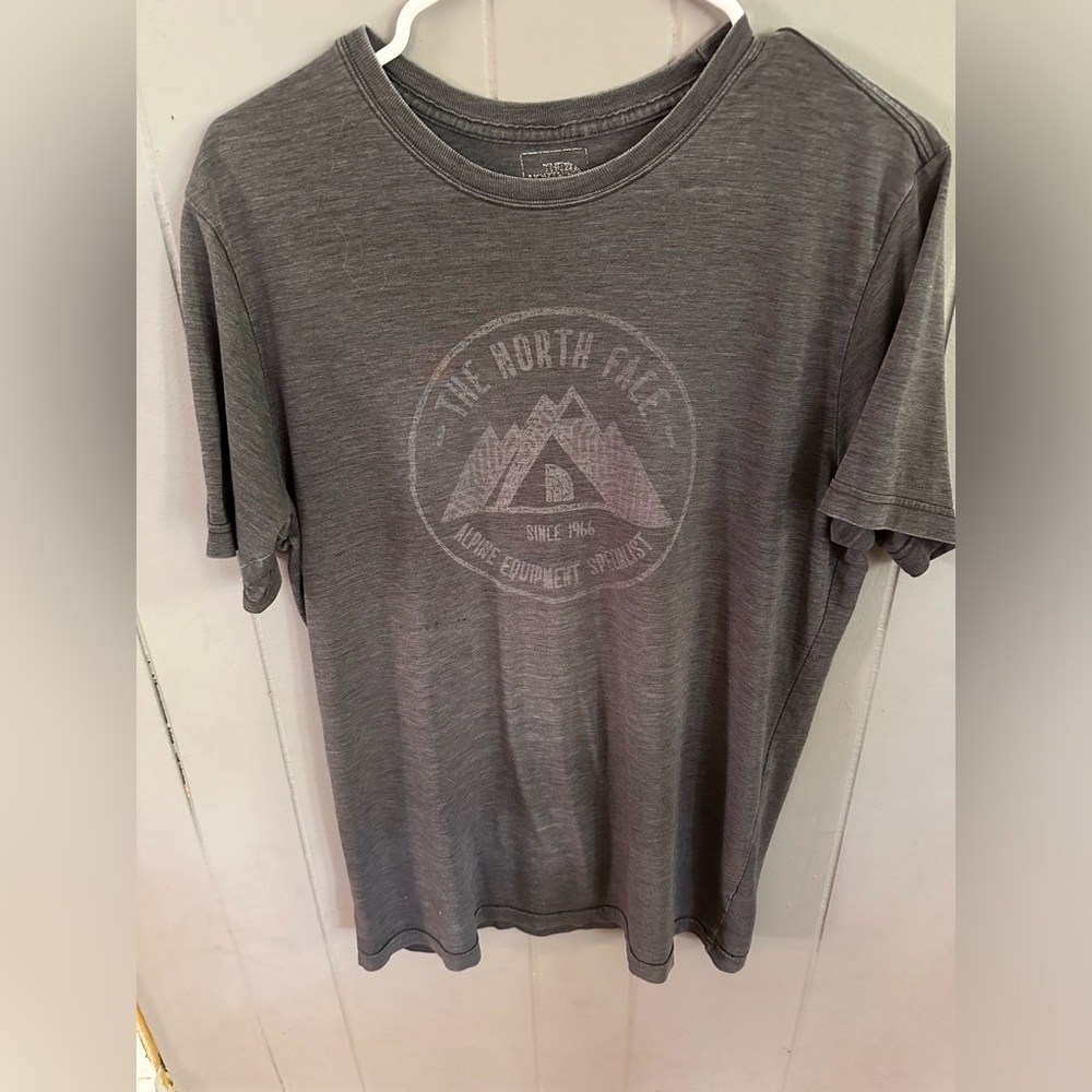 THE NORTH FACE Gray Distressed Like New Soft T-shirt L